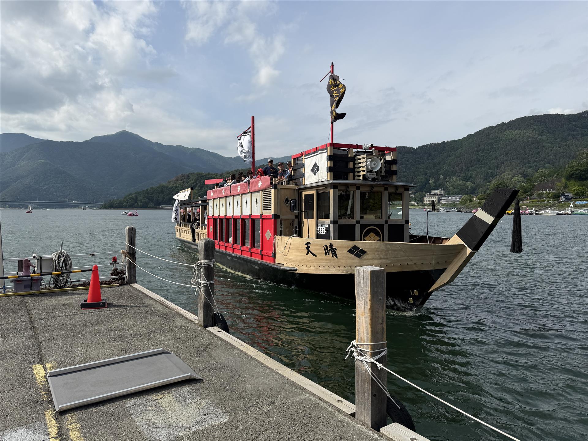  Lake Kawaguchi vessal